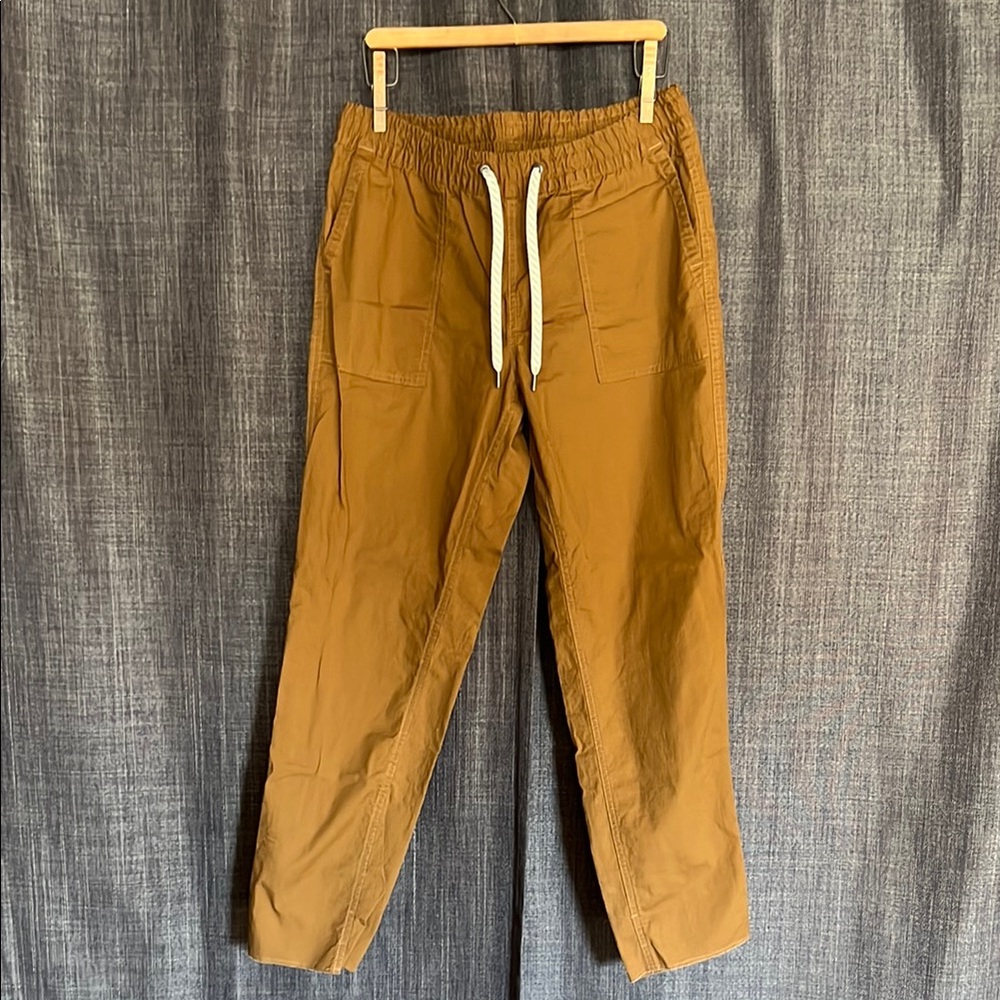 Vuori camel brown cargo style joggers drawstring waist size small